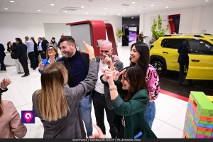 Aperi Panda Vumbaca ()