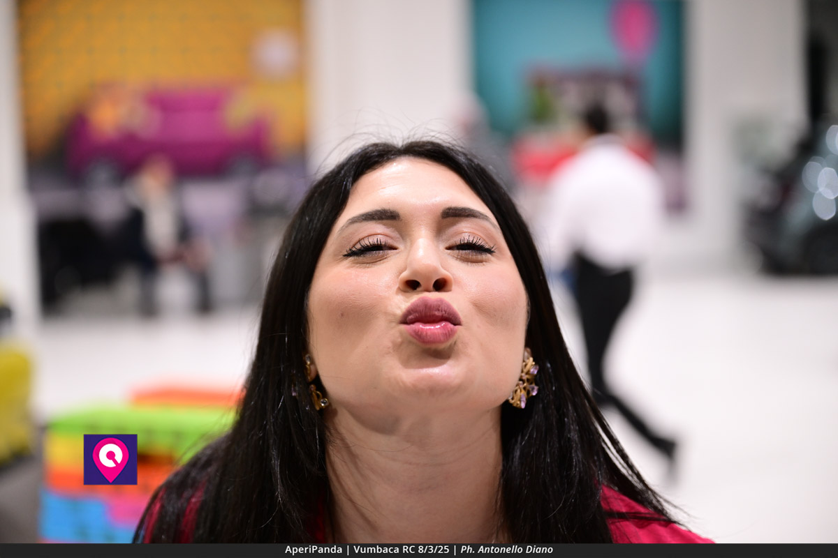 Aperi Panda Vumbaca ()