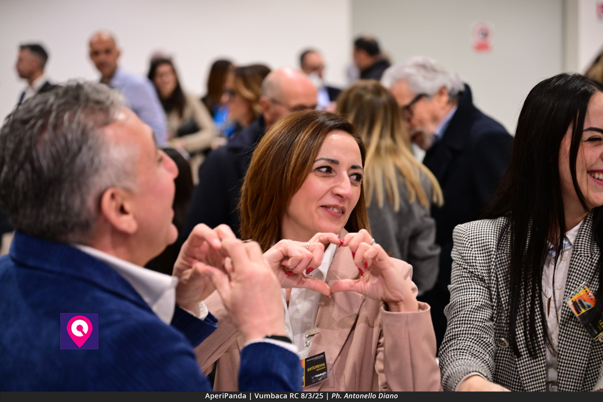 Aperi Panda Vumbaca ()