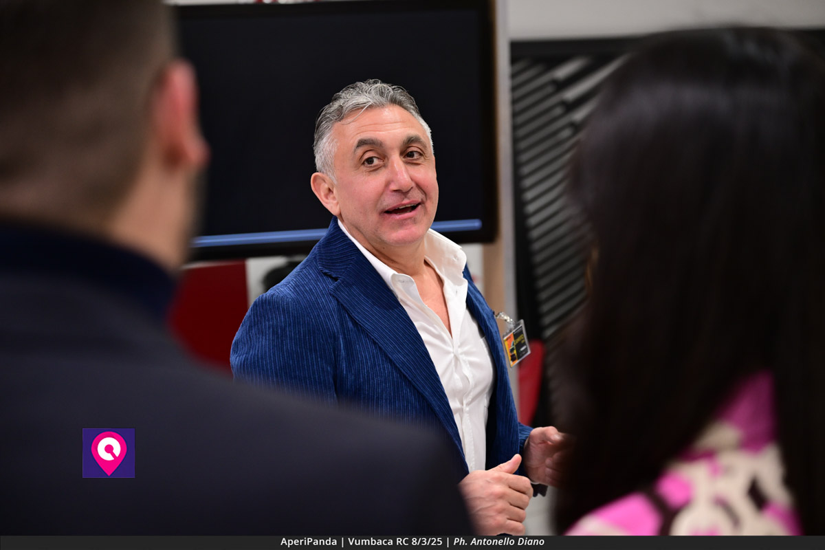 Aperi Panda Vumbaca ()