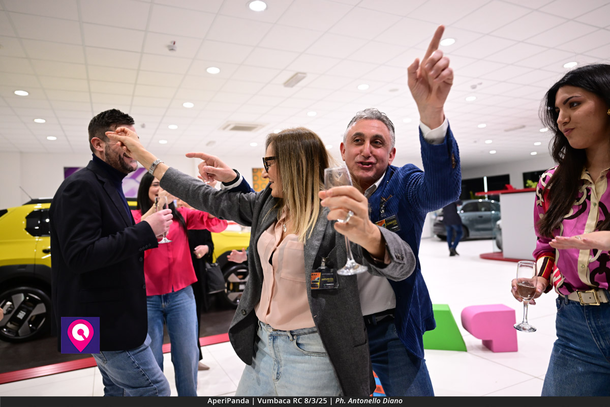 Aperi Panda Vumbaca ()