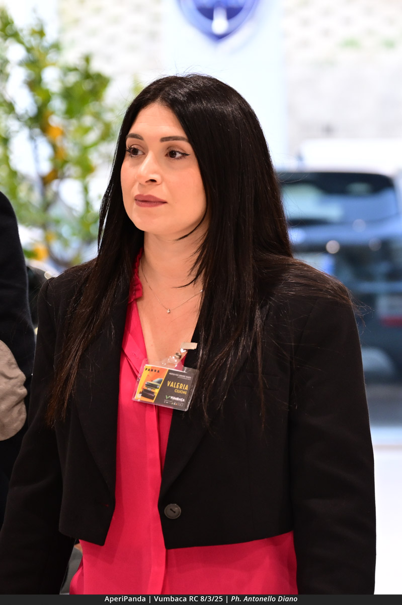 Aperi Panda Vumbaca ()