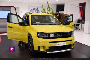 Aperi Panda Vumbaca ()