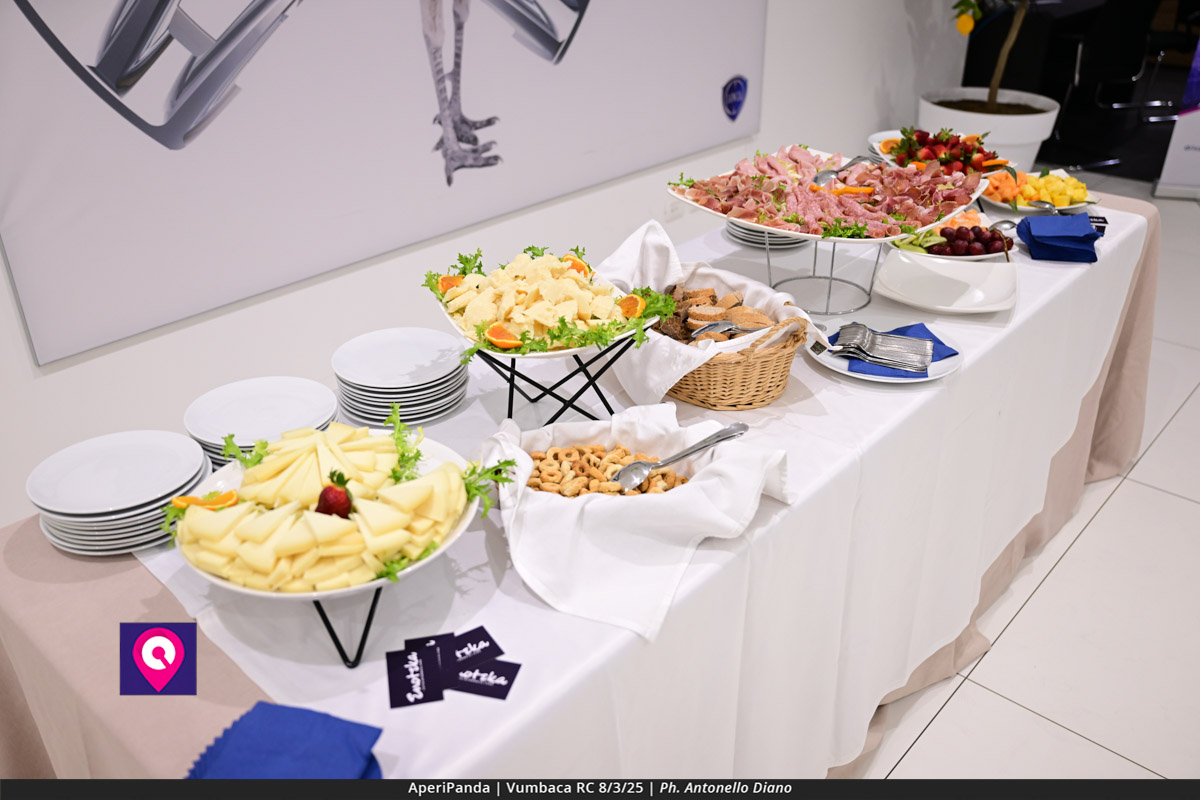 Aperi Panda Vumbaca ()