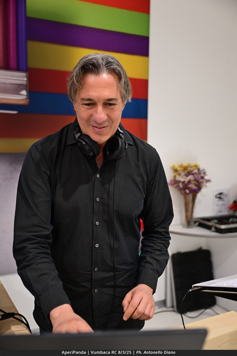 Aperi Panda Vumbaca ()