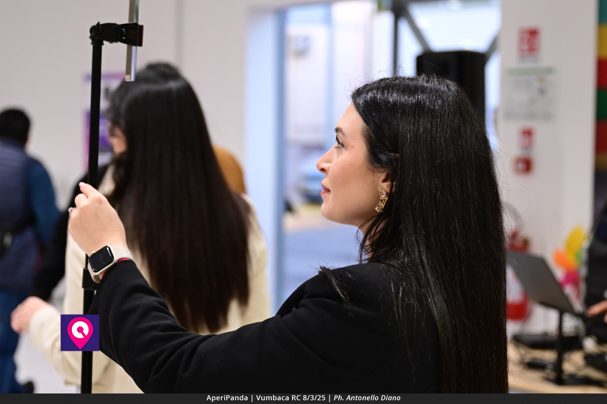 Aperi Panda Vumbaca ()