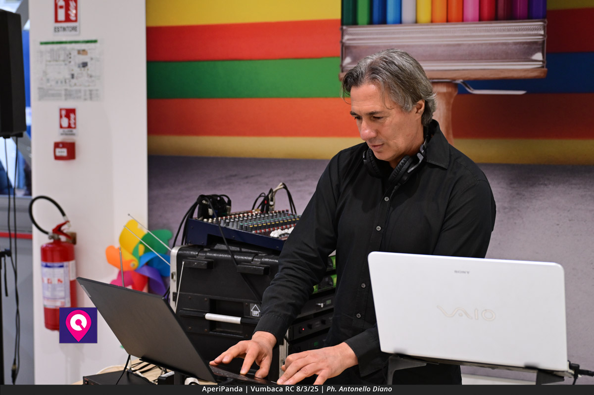 Aperi Panda Vumbaca ()