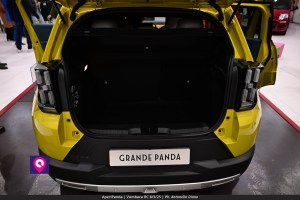 Aperi Panda Vumbaca ()