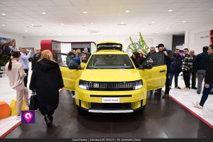 Aperi Panda Vumbaca ()