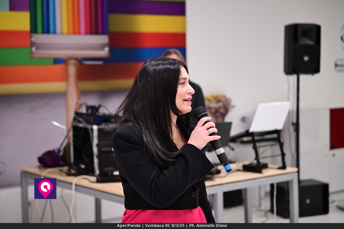 Aperi Panda Vumbaca ()