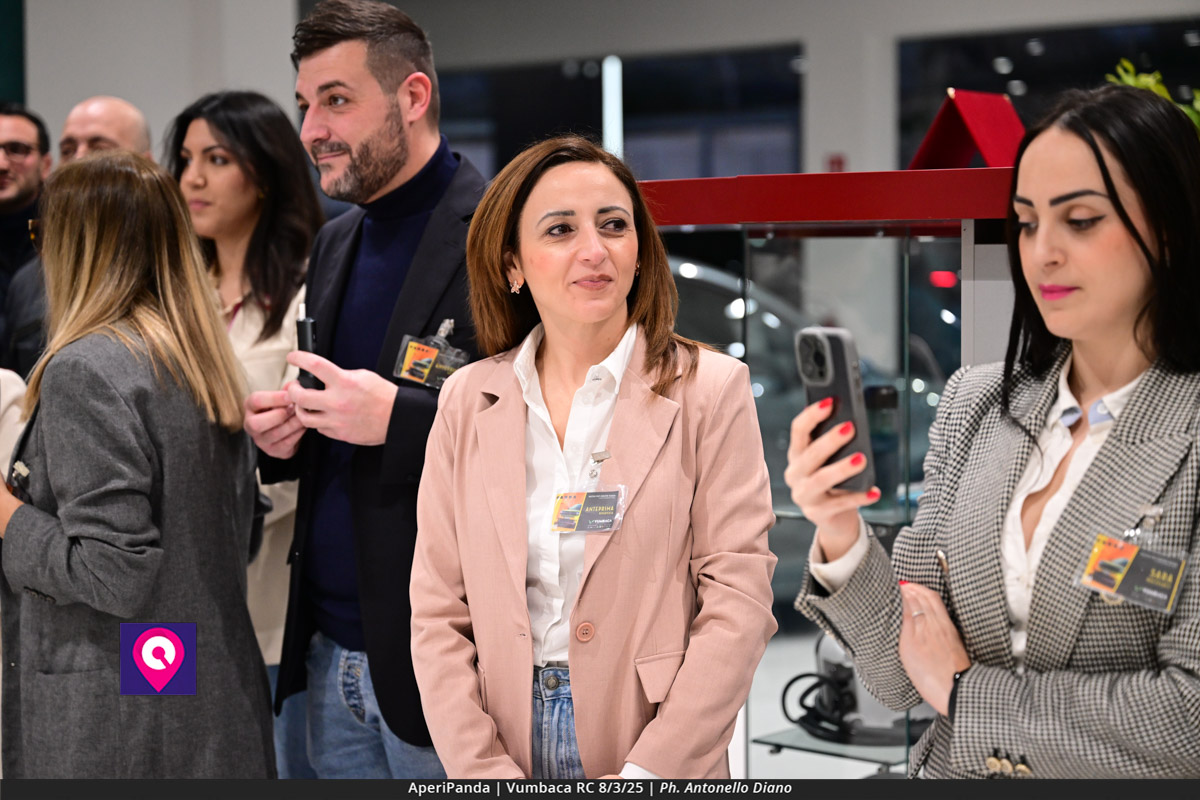 Aperi Panda Vumbaca ()