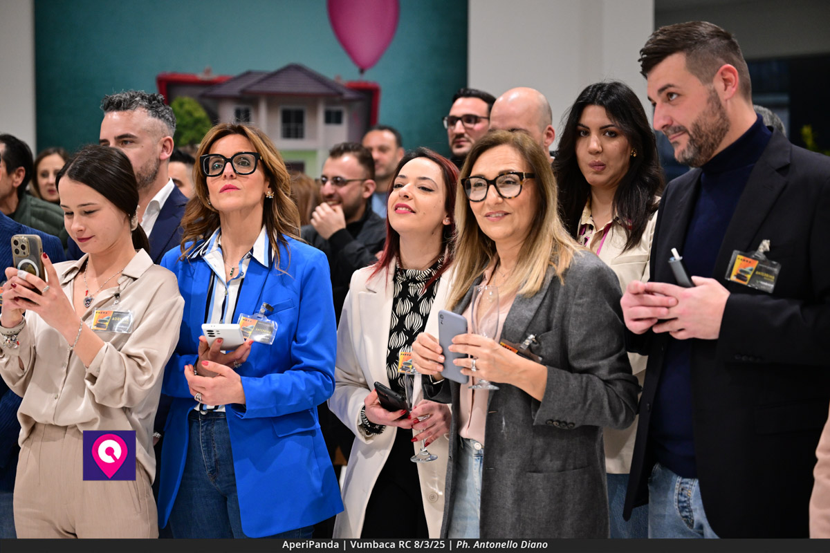 Aperi Panda Vumbaca ()