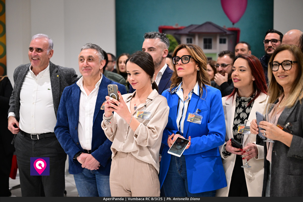 Aperi Panda Vumbaca ()