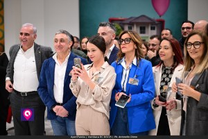 Aperi Panda Vumbaca ()