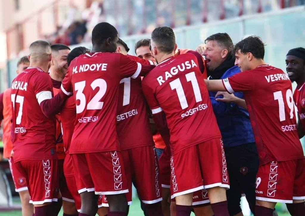 Reggina esulta