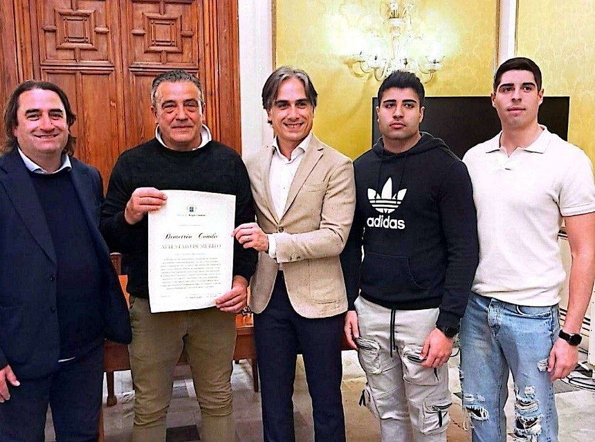 al centro il Maestro Condo'