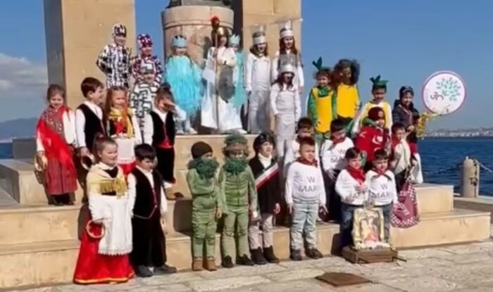 asilo albero azzurro carnevale
