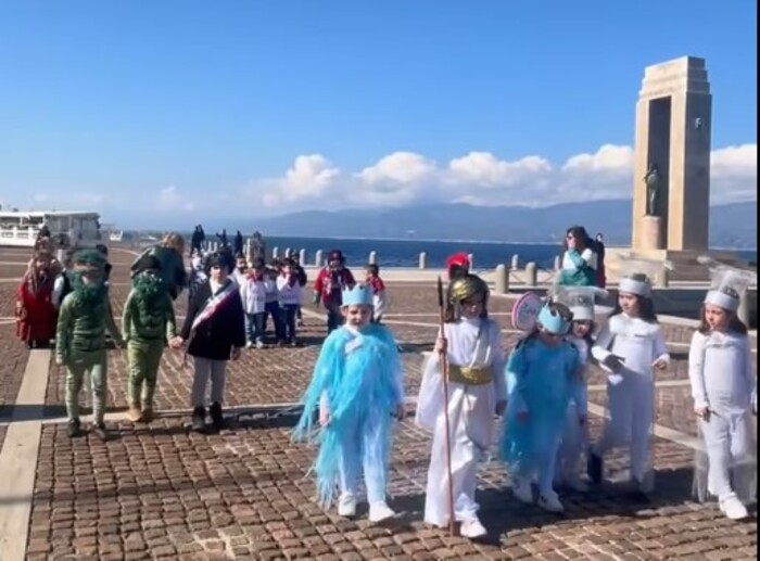 asilo albero azzurro carnevale