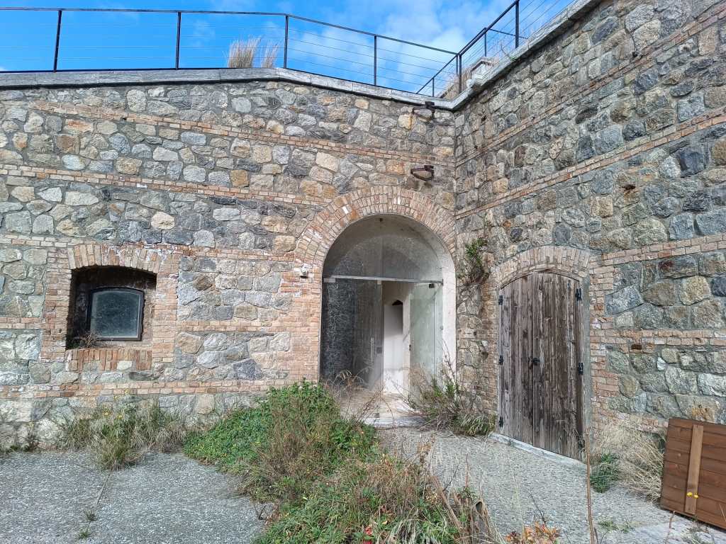 Fortini di Pentimele chiusi e vandalizzati, Pazzano: “Intera area abbandonata al degrado”