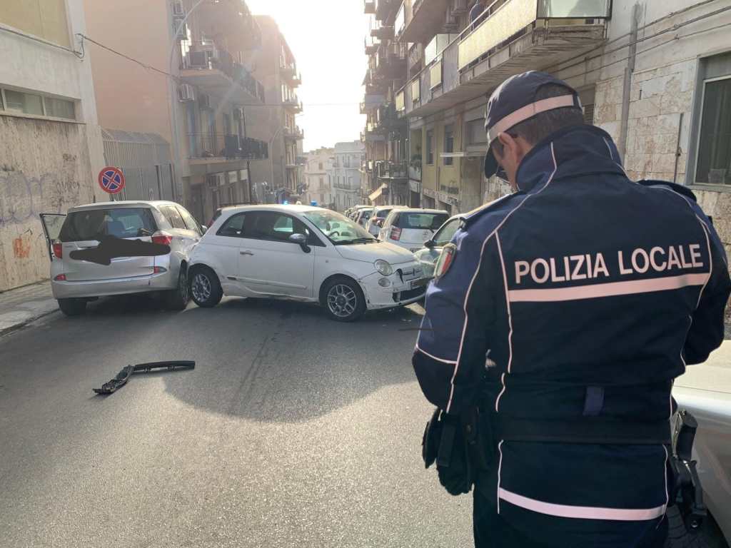 Incidente a Reggio: quattro auto coinvolte e due feriti