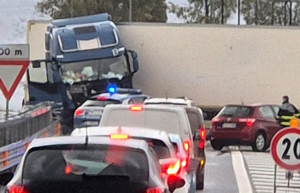 incidente tir villa san giovanni