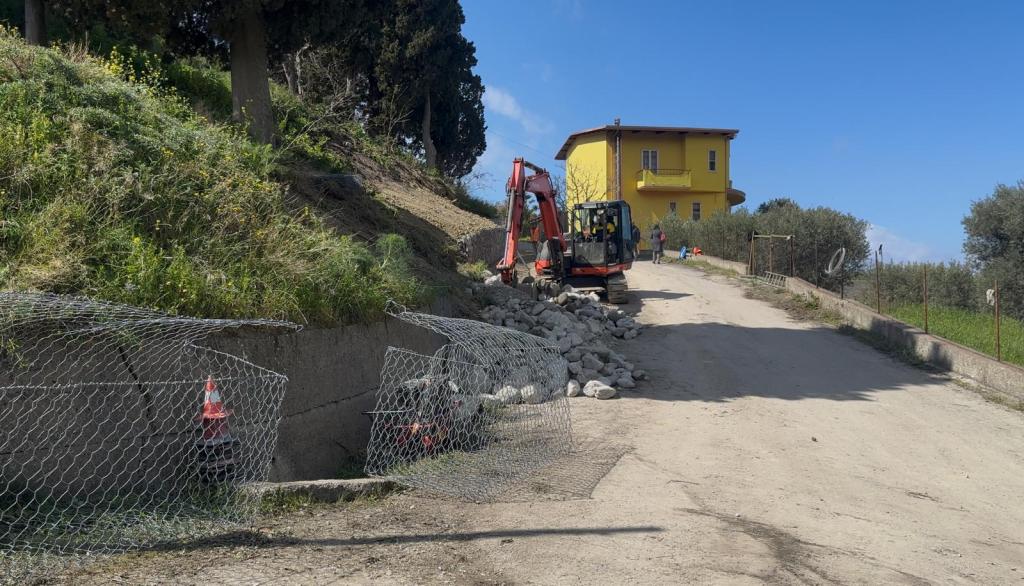 lavori viale della Pace ()