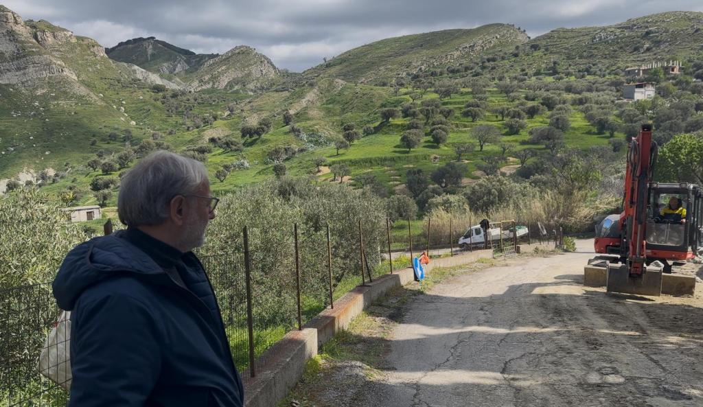 lavori viale della Pace ()