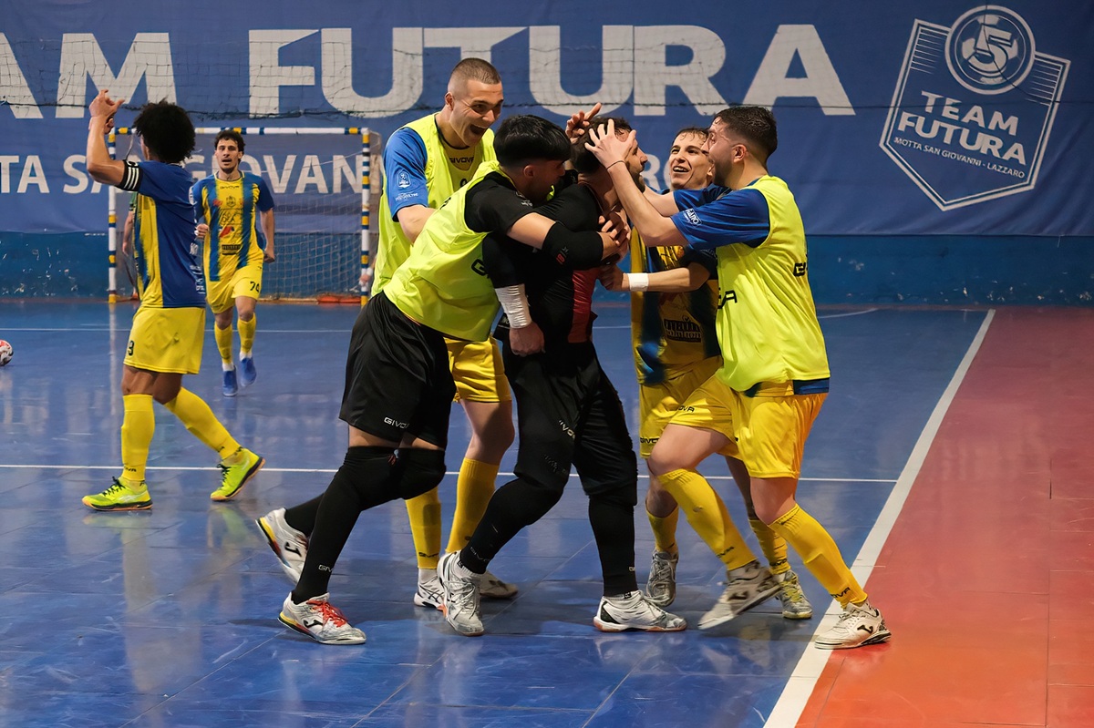 Futura esulta gol