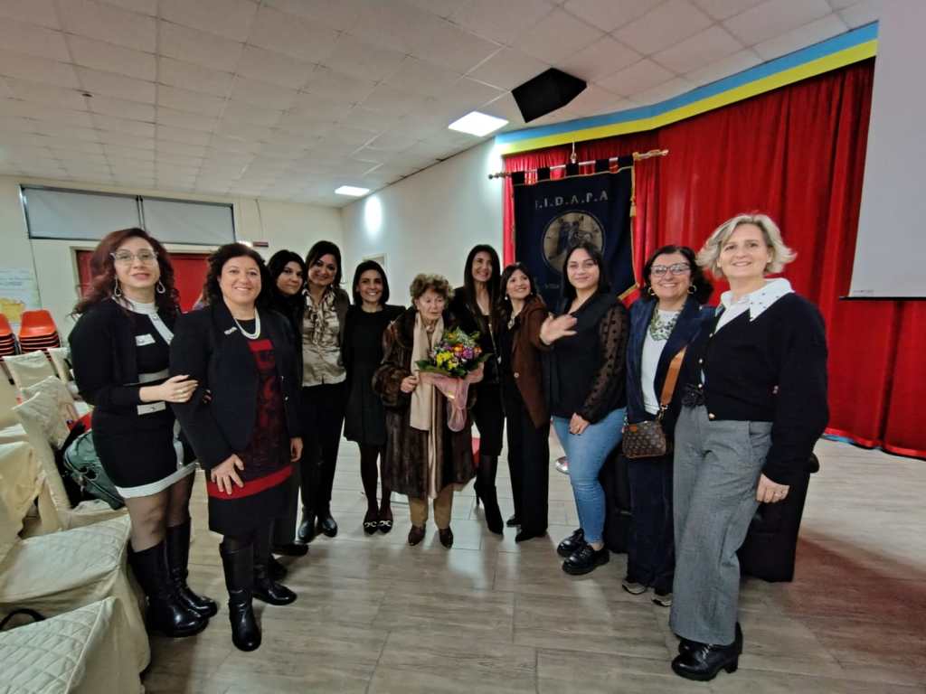 Jolanda Milano con le donne del salotto