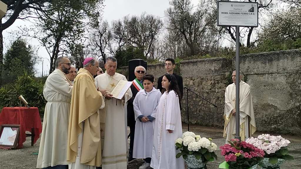 Piazza Sant'Angelo per Mons Ferro