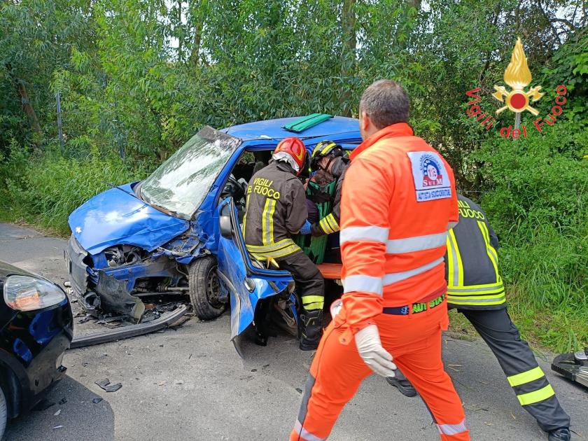 Calabria, incidente stradale: due feriti gravi e trasferimento in ...