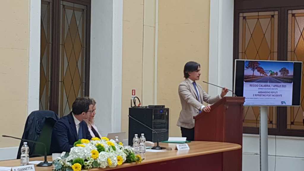 Reggio, a Palazzo Alvaro focus su rifiuti e sicurezza stradale: oltre 3.000 sanzioni in un anno