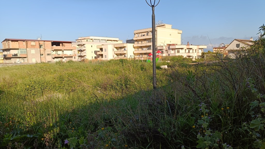 Reggio, la denuncia di un cittadino: ‘Parco Malderiti abbandonato’ – FOTO e VIDEO