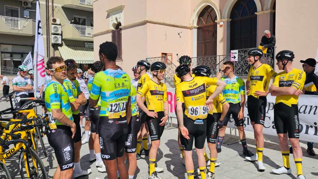 partenza giro ciclistico citta metropolitana rc