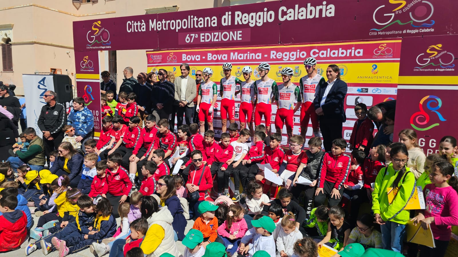 partenza giro ciclistico citta metropolitana rc