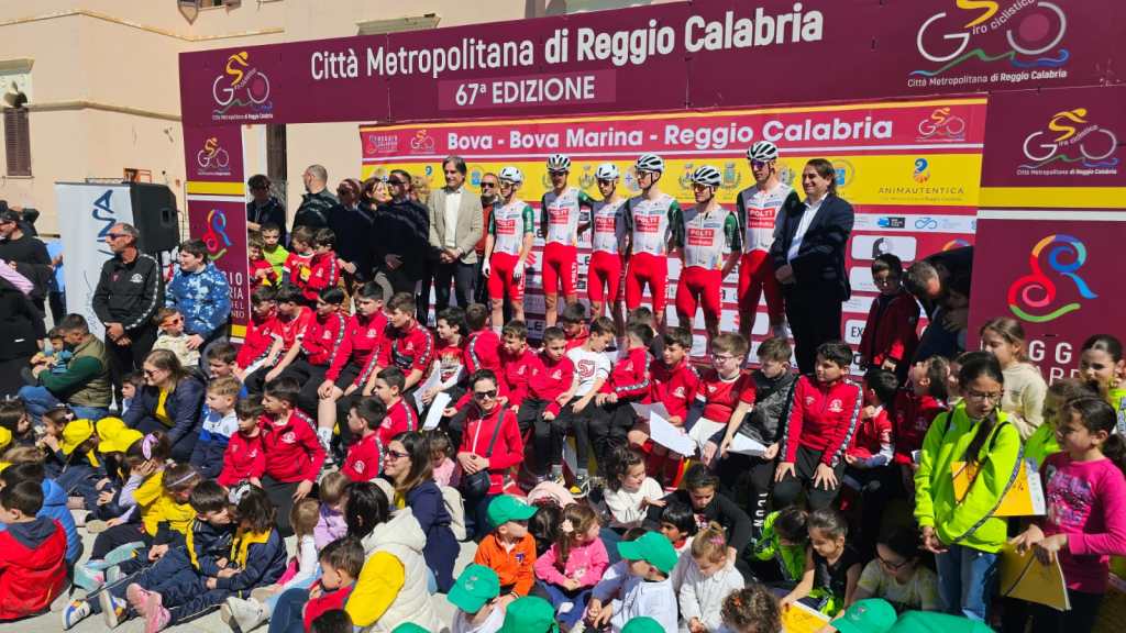 partenza giro ciclistico citta metropolitana rc