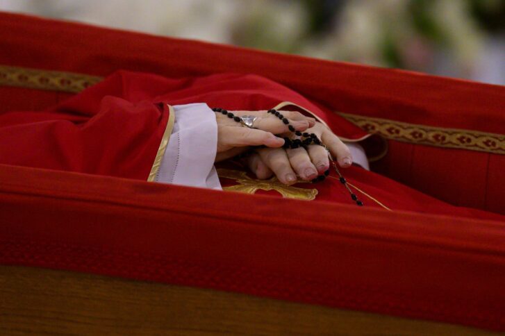 salma papa francesco mani x