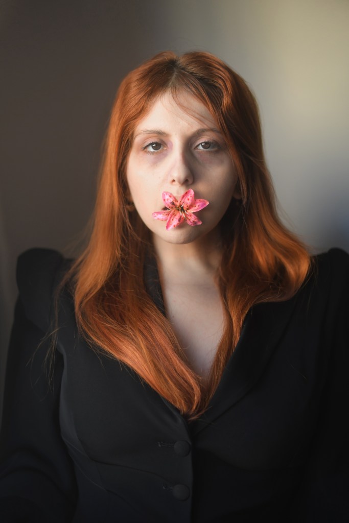 Larissa Mollace OCCHI NERI