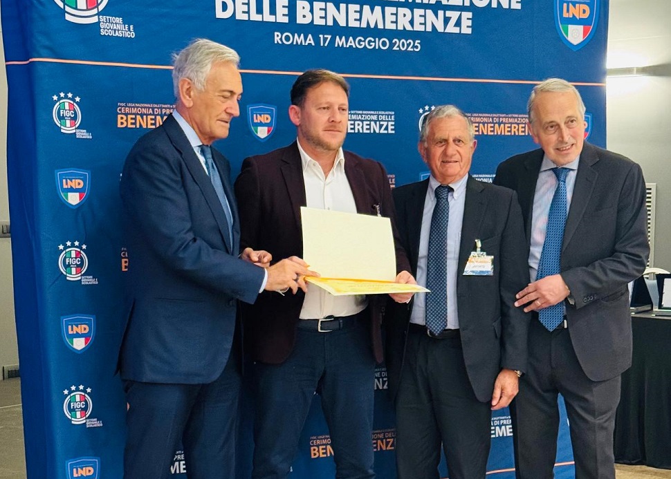 Lazzaro premiato Figc