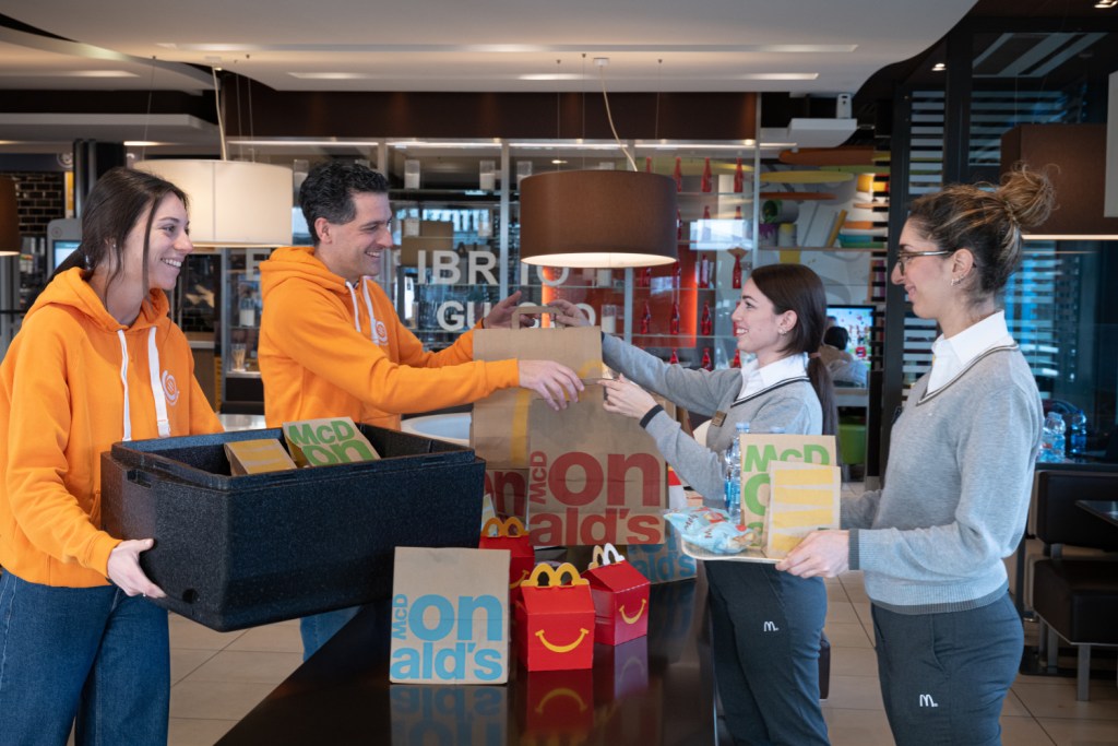 McDonald's Sempre aperti a donare ()