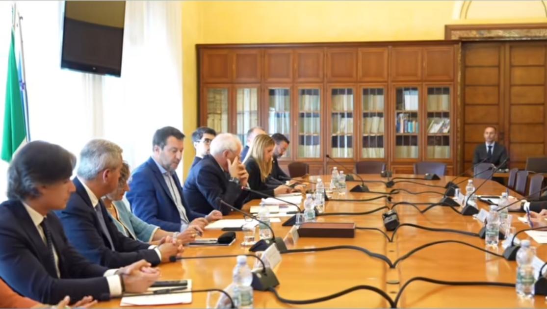 Salvini a Reggio: ‘Sull’alta velocità e SS 106 gli altri fanno chiacchiere, noi fatti’