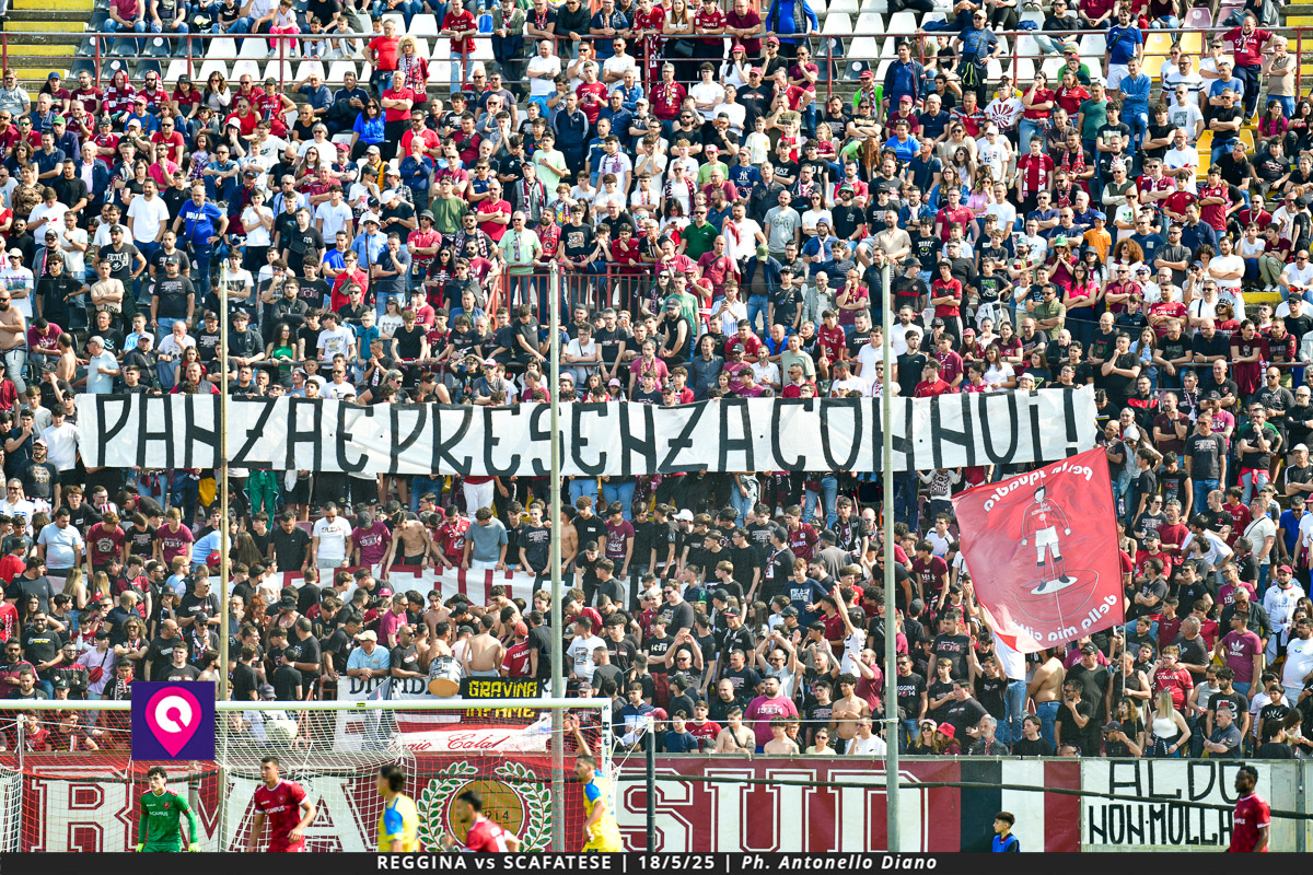 Striscione tifosi Curva Sud Granillo Panza e Presenza con noi