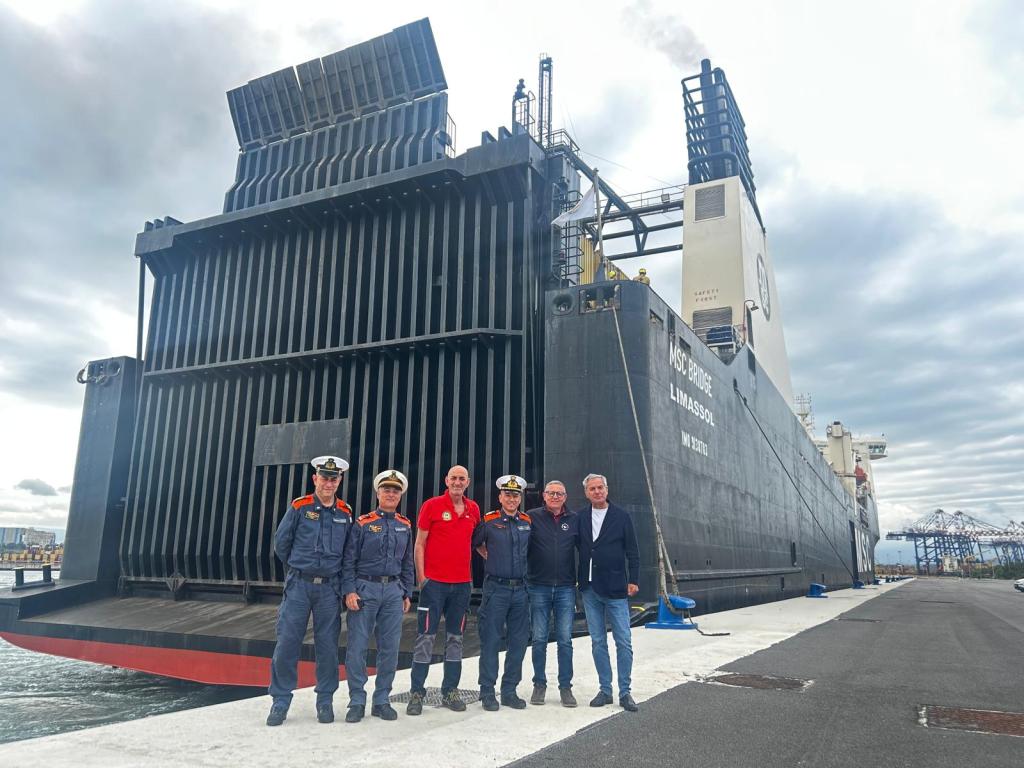 attracco prima nave banchina ponente porto gioia tauro