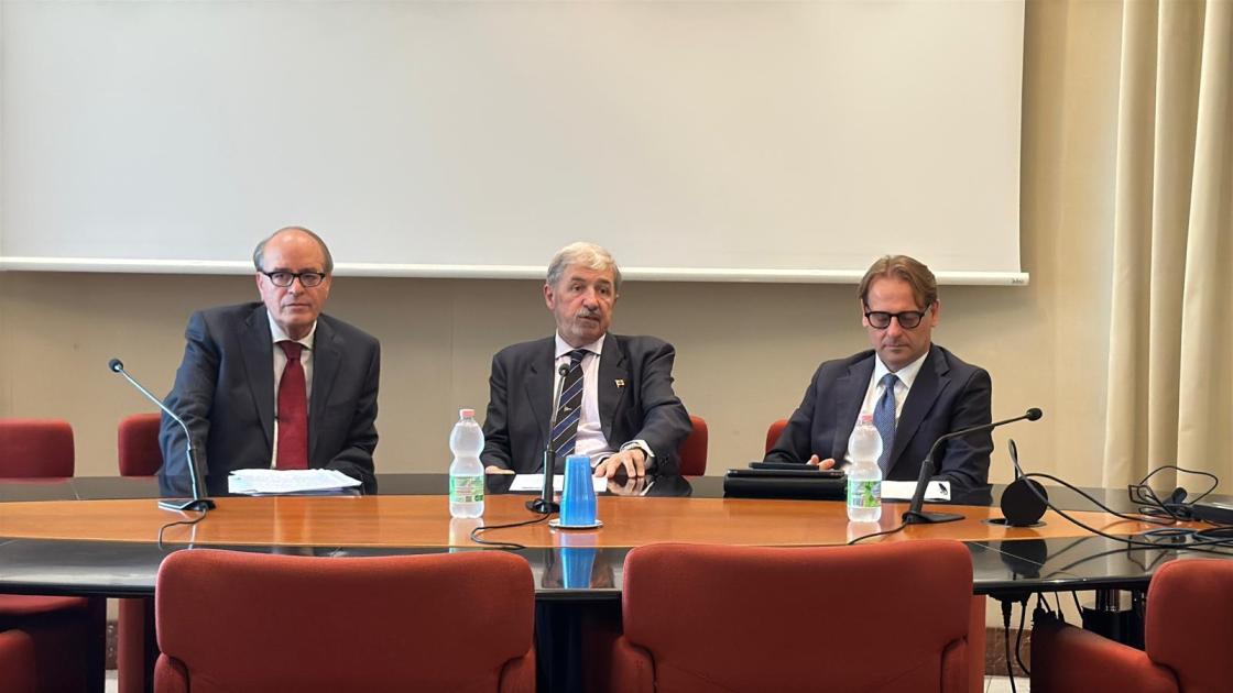 Nuovo collegamento aereo Genova-Reggio Calabria? L’impegno di Minicuci e la promessa di Bucci