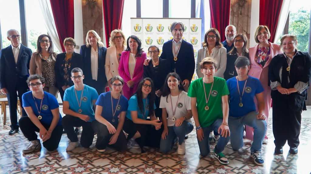 Reggio, Falcomatà incontra gli studenti campioni di Astronomia: attestati di merito a sette giovani talenti