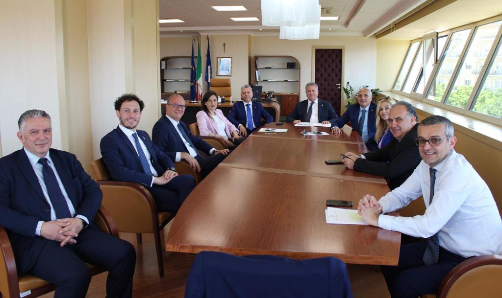 Il ministro Valditara accolto in Consiglio regionale: “Fondi strategici per ridurre le disparità educative”
