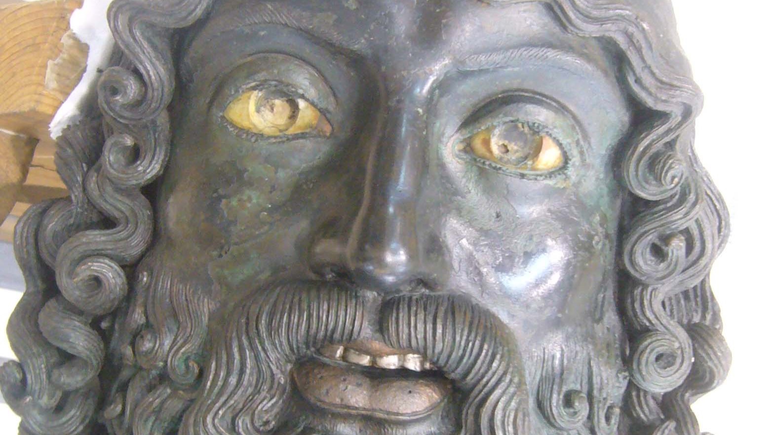 GIOVANE viso bronzo