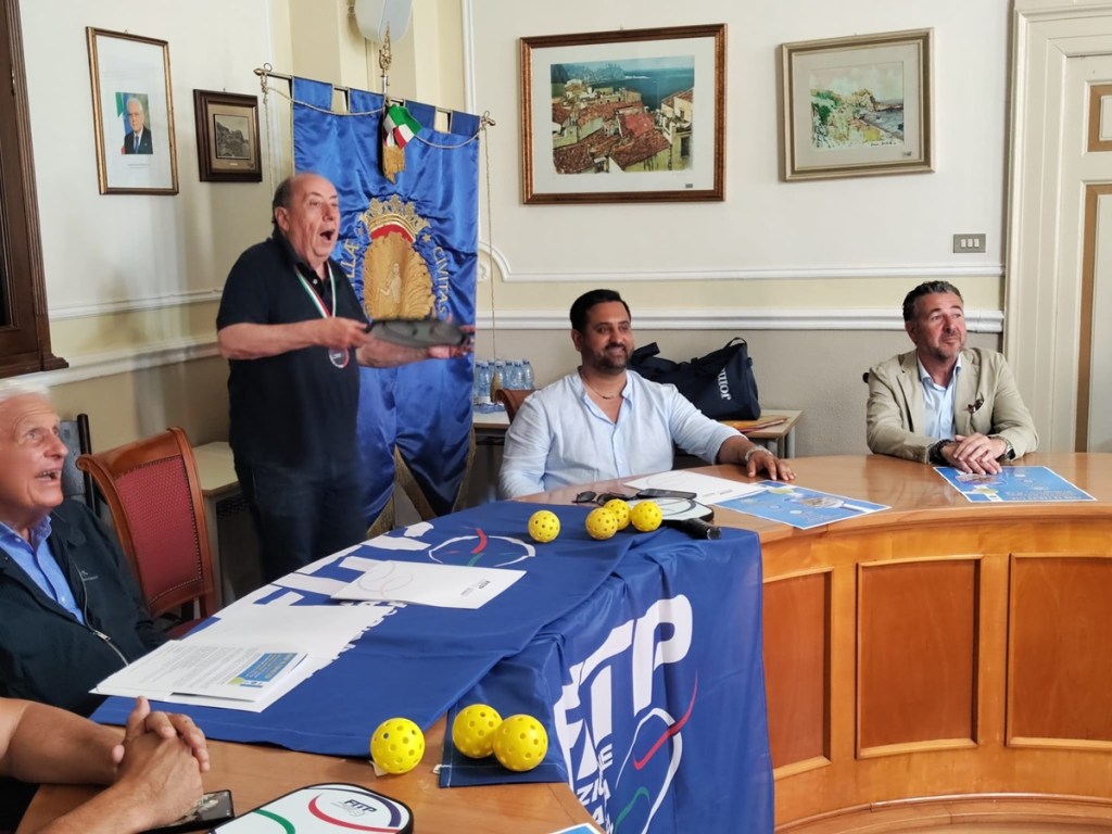 Comune Scilla conferenza stampa sindaco gioca