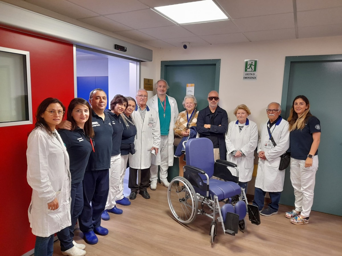 Dono Sedia Rotelle Avo Reggio Neurochirurgia Gom ()