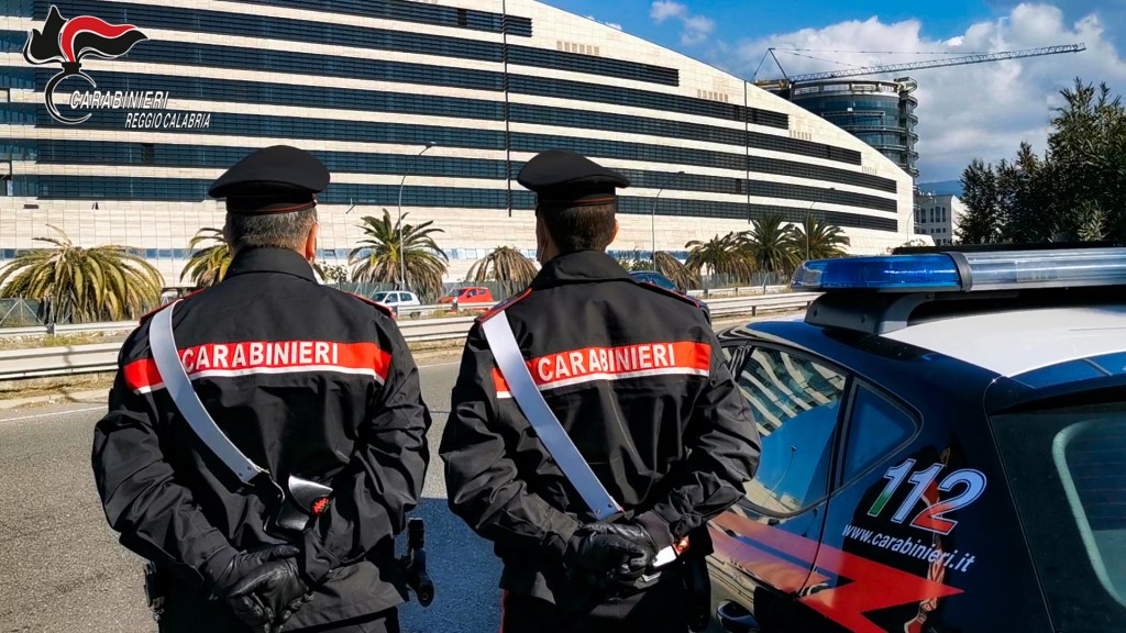 Reggio, evade dai domiciliari e irrompe in casa dei vicini: arrestato
